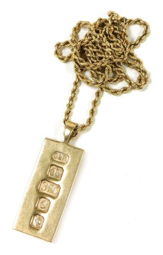 A 9ct gold ingot pendant, London 1977, on a 9ct gold rope twist neckchain, with a bolt ring clasp, 43.0g.