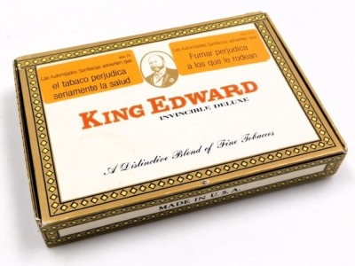 Twenty-four King Edward Invincible Deluxe cigars, boxed. - 2