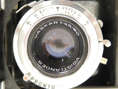 A Voigtlander camera, with a Vaskar 1:4m5/80 len, cased. - 2