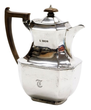 A George V silver coffee pot, of octagonal, baluster form, initial engraved, with internal filter bag, Sheffield 1928, 21.42oz.