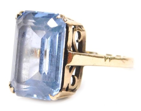 An aquamarine single stone ring, rectangular cut, in a high claw setting, marked 9ct, approx 5cts, size O, 6.0g.