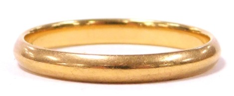 A 22ct gold wedding band, size P, 2.8g.