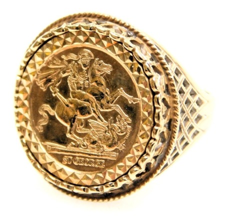 A 9ct gold St George medal set signet ring, in a mount, with pierced shoulders, size M, 5.1g.