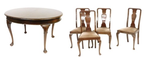 An early 20thC Georgian style mahogany oval wind out dining table, with no additional leaves, raised on cabriole legs, 76cm high, 131cm wide, 101cm deep, together with four single mahogany dining chairs, with vase shaped splats and drop in seats, raised o