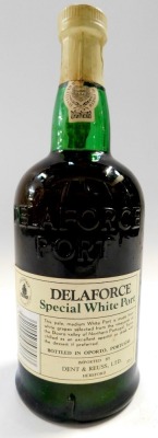 Two bottles of Port, comprising a Quinta Do Porto Ferreira Aged Ten Years, and a bottle of Delaforce Special White Port. - 3