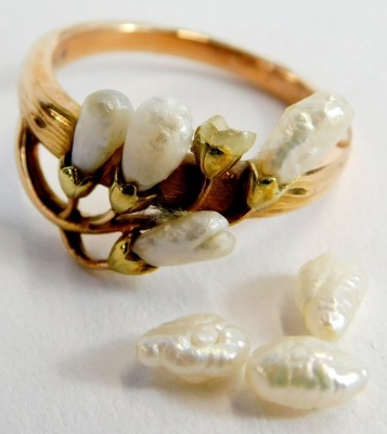 A 1970s 18ct gold sapphire and diamond cluster ring, 5.4g all in, a yellow metal ring with spray of natural pearls (AF), and two modern rings. (4) - 2