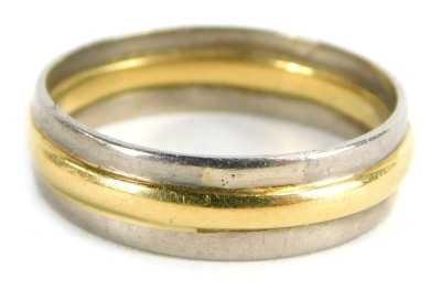 A modern 18ct gold bi-metal wedding band, with raised yellow gold band, size Q, 4.0g.