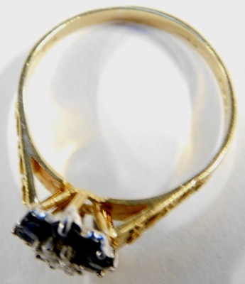 An 18ct gold diamond and sapphire flower head ring, with engraved shoulders, size T, 5g all in. - 2