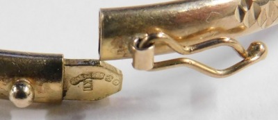 A 9ct gold child's hinged bangle, 5.2g. - 2