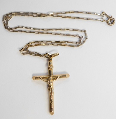A 9ct gold crucifix pedant and box link chain, 5g. - 2