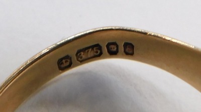 Two 9ct gold rings, being a signet ring with centurion intaglio, size O 1/2, the other opal and garnet, size T, 6.2g all in. (2) - 3