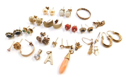 Various pairs of earrings, singles, etc., 21g all in.