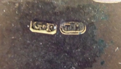 An 18ct gold sapphire and diamond horseshoe brooch, 3.6g, together with 9ct gold stirrup pendant, further 9ct gold, 10.2g, jade rings, etc. (a quantity) - 3