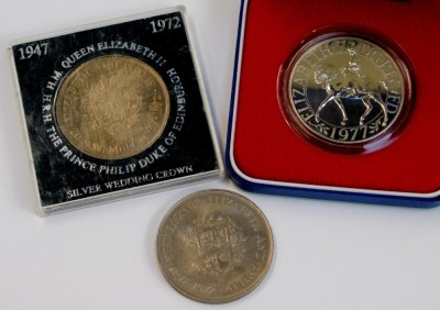 Various commemorative coins, to include a Royal Mint Magna Carta two pound uncirculated coin, Elizabeth II 70th Birthday commemorative crown, Royal Mint Elizabeth II 1977 commemorative crown, together with various Royal Mail commemorative stamp collection - 3