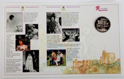 Various commemorative coins, to include a Royal Mint Magna Carta two pound uncirculated coin, Elizabeth II 70th Birthday commemorative crown, Royal Mint Elizabeth II 1977 commemorative crown, together with various Royal Mail commemorative stamp collection - 4