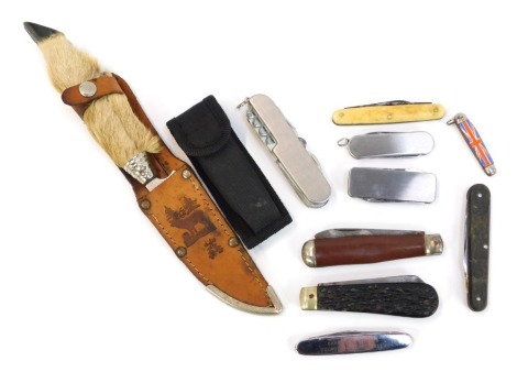 Various pocket knives, to include a bone cased example, another fruit type knife the blade stamped Real Lamb Foot, a further blade with animal hoof handle, etc.