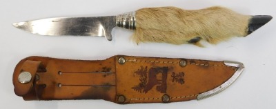 Various pocket knives, to include a bone cased example, another fruit type knife the blade stamped Real Lamb Foot, a further blade with animal hoof handle, etc. - 2