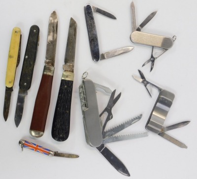 Various pocket knives, to include a bone cased example, another fruit type knife the blade stamped Real Lamb Foot, a further blade with animal hoof handle, etc. - 4