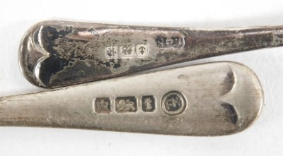 A group of small silver, to include an Edward VII silver mustard pot, with blue glass liner, a pair of silver mounted photograph frames, silver butter knives, salt spoon, etc., weighable silver 3.12oz. - 3