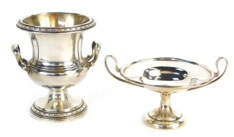 An Elizabeth II silver two handled urn, with a leaf decorated border, on circular foot, Birmingham 1956, 8.5cm high, together with a George V silver pedestal dish, London 1912, 6cm high, 3.82oz.