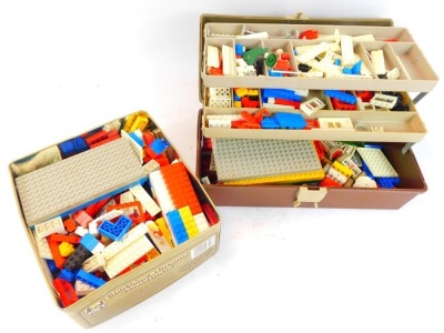 A group of Lego, mainly loose, together with a 100 set, boxed, etc.(a quantity) - 2