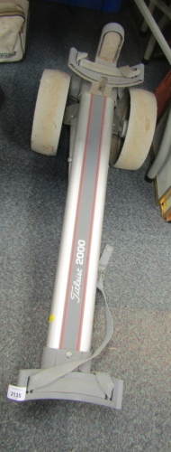 Titleist Trolley 2000 ゴルフカート A Titleist 2000 golf trolley.
