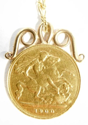 A Victorian gold half sovereign 1900, sand cast and applied pendant mount, on a fine 9ct gold necklace, 6.2g all in. - 2