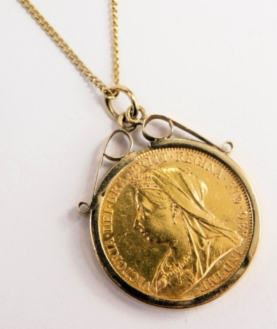 A Queen Victoria full gold sovereign 1900, in a 9ct gold pendant mount, a curb link neck chain, with bolt ring clasp, stamped 10ct, 13.3g.