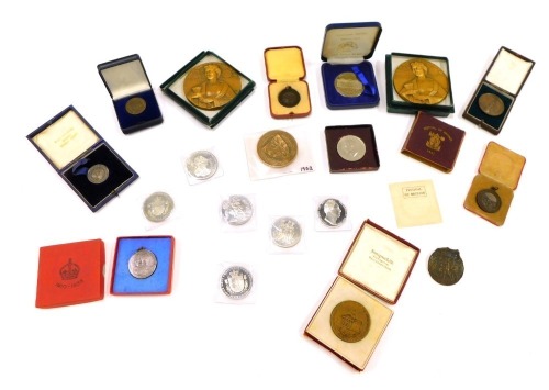 Collectors coins and medallions, comprising Broadlands The Home of Lord Mountbatten, nickel silver Tower Mint £5 coin in presentation case, a Lincolnshire County miniature Rifle Association silver presentation coin, Bell Medal for Rifle Association, Insti