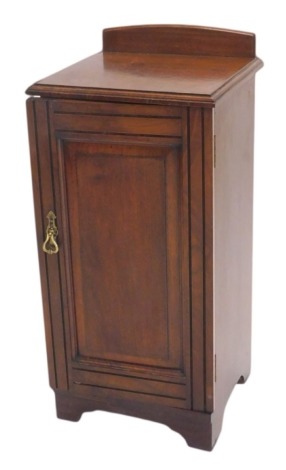 An Edwardian walnut pot cupboard.