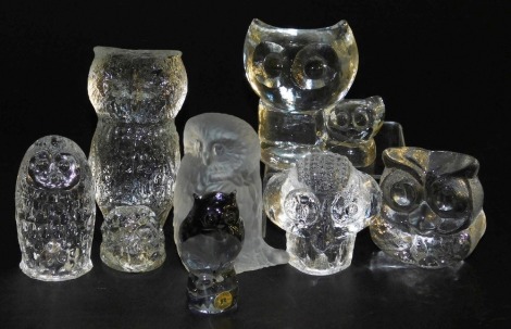 Seven Swedish glass models of owls, including Hellsten Skruf, Reijmyre and Pukeberg.