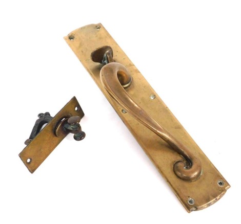 A Victorian art nouveau brass shop door handle, with latch, 34.5cm high, together with a brass door knocker, 12cm high. (2)