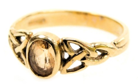 A Shipton & Co 9ct gold Celtic design ring, set with an oval quartz, hallmarked, 2.60g all in.