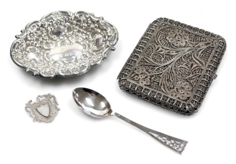 An Elizabeth II silver oval sweetmeat dish, of embossed floral and rococo form, Birmingham 1973, silver egg spoon, boxed, Birmingham 1965, silver medallion, 1.98oz, and a filigree purse or card holder, with floral decoration, 3.46oz.