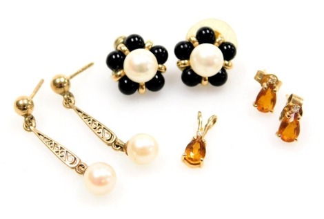 Two pairs of gold and cultured pearl earrings, together with a citrine and diamond pendant, and a pair of matching earrings, 5.5g all in.