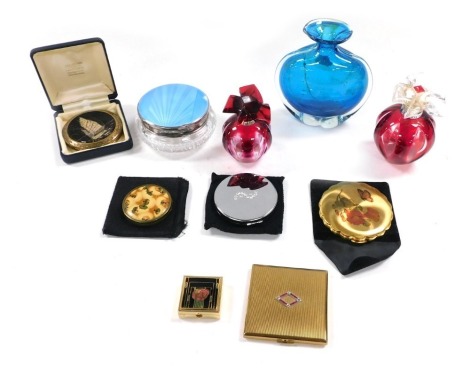 A group of vintage compacts, together with two Delices de Cartier ruby and clear glass scent bottles, a cut glass powder bowl with plated and engine turned turquoise guilloche enamel lid, and a Mdina glass scent bottle, stopper lacking. (qty)