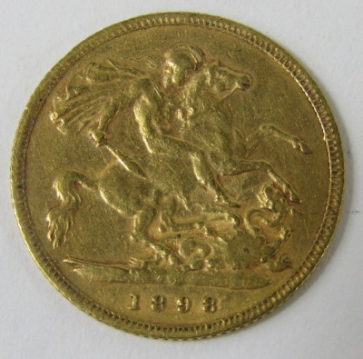 A Queen Victorian half gold sovereign 1898, 3.9g. - 2