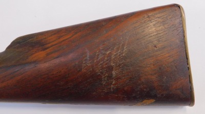 A flintlock blunderbuss, with steel barrel, indistinctly stamped, steel ramrod with brass mounts, elm stock, 64cm long overall. - 6