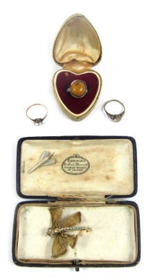 A group of costume jewellery, comprising a gilt metal brooch modelled as an insect, 3.5cm high, together with two stone set rings, one marked 9ct and sil, a further ring, together with a Concorde pendant.