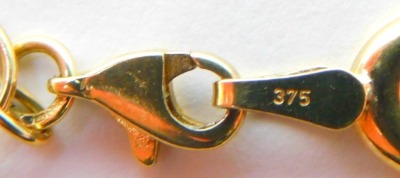 A bicolour modern bracelet, each link in white or yellow gold, yellow metal stamped 375, 18cm long, 3.1g. (no signs of repair evident) - 2