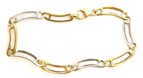 A bracelet, of bicolour arched form, with pierced and shaped links, yellow metal stamped 375, 18cm long, 7.9g.