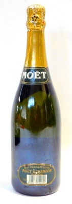 A bottle of 1985 Moet & Chandon champagne, 75cl. - 2