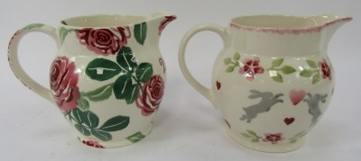 Two Emma Bridgewater pottery one and a half pint jugs, comprising Pink Roses Year jug 2020, and Lovebirds Year jug 2023. - 2