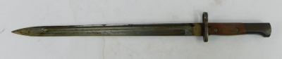 A British Army 1907 pattern bayonet, with wooden handle, with steel scabbard, length of blade 38cm. - 2