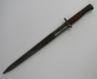 A British Army 1907 pattern bayonet, with wooden handle, with steel scabbard, length of blade 38cm. - 4