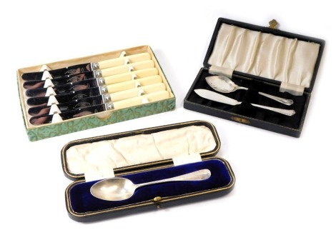 A Victorian silver fiddle pattern teaspoon, inscribed Ann, in presentation box, Birmingham 1893, 0.70oz, and a cased set of George V silver fish knife and butter slice, 1.11oz, and a set of six stainless steel butter knives. (3)