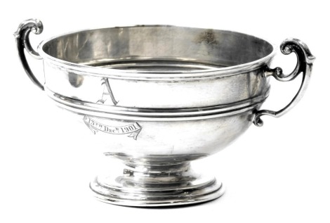 An Edward VII silver loving cup, of ribbed design bearing the initial A and inscribed 13th December 1901, maker JR, Sheffield 1900, 4.40oz.