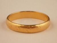 A 22ct gold wedding band