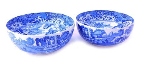 Two graduated Copeland Spode pottery Italian pattern blue and white fruit bowls, 24cm and 22cm diameter.