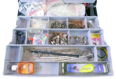 Fishing tackle, comprising a fisherman's toolbox, with various spools, lines, floats, weights, etc. (1 box) - 3